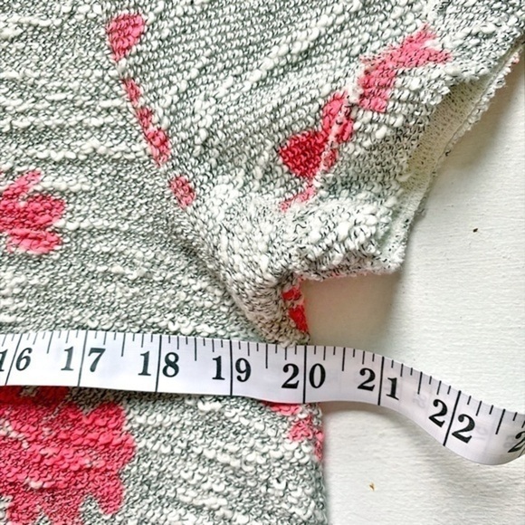 Anthropologie‎ Postmark Gray & Pink Floral Knit Short Sleeve Shirt - Picture 5 of 7